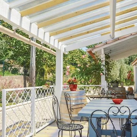 Four Bedroom Holiday In Hébergement de vacances
