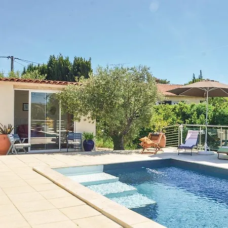 Four Bedroom Holiday In Manosque