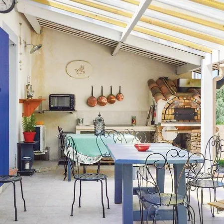 Hébergement de vacances Four Bedroom Holiday In Manosque
